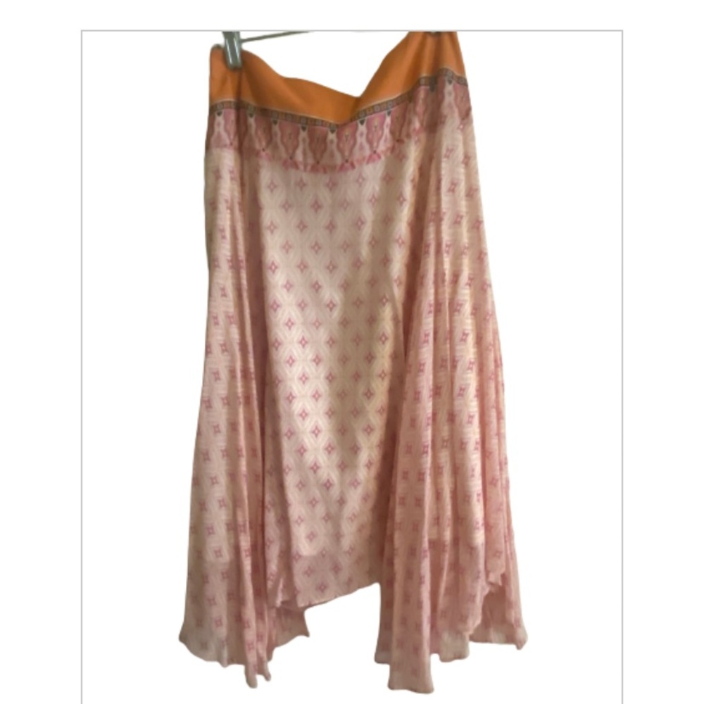 Banana Republic silk skirt. Size 0. Gently worn. Like new.